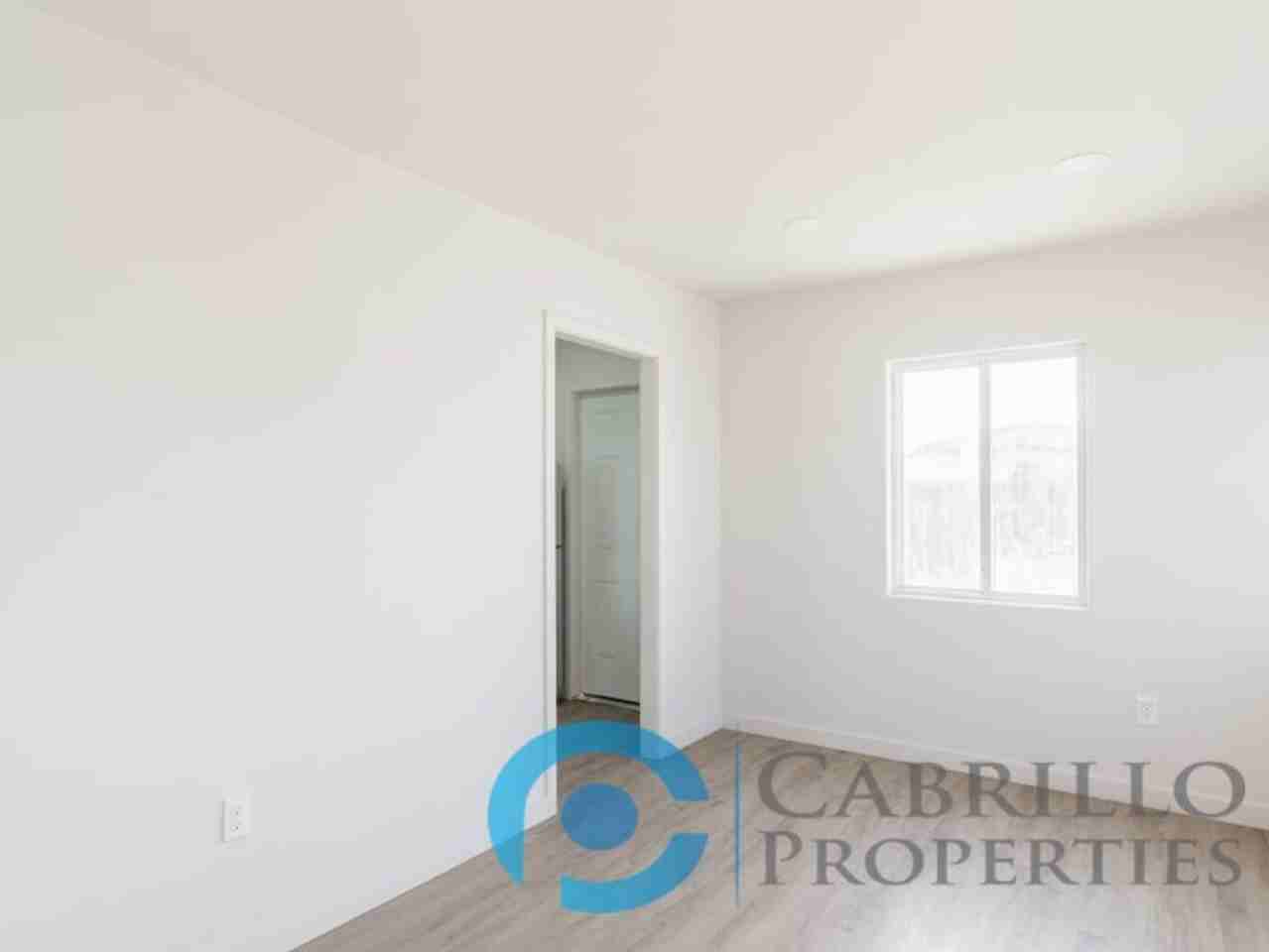 138 5th Ave #B - Photo 5 of 13