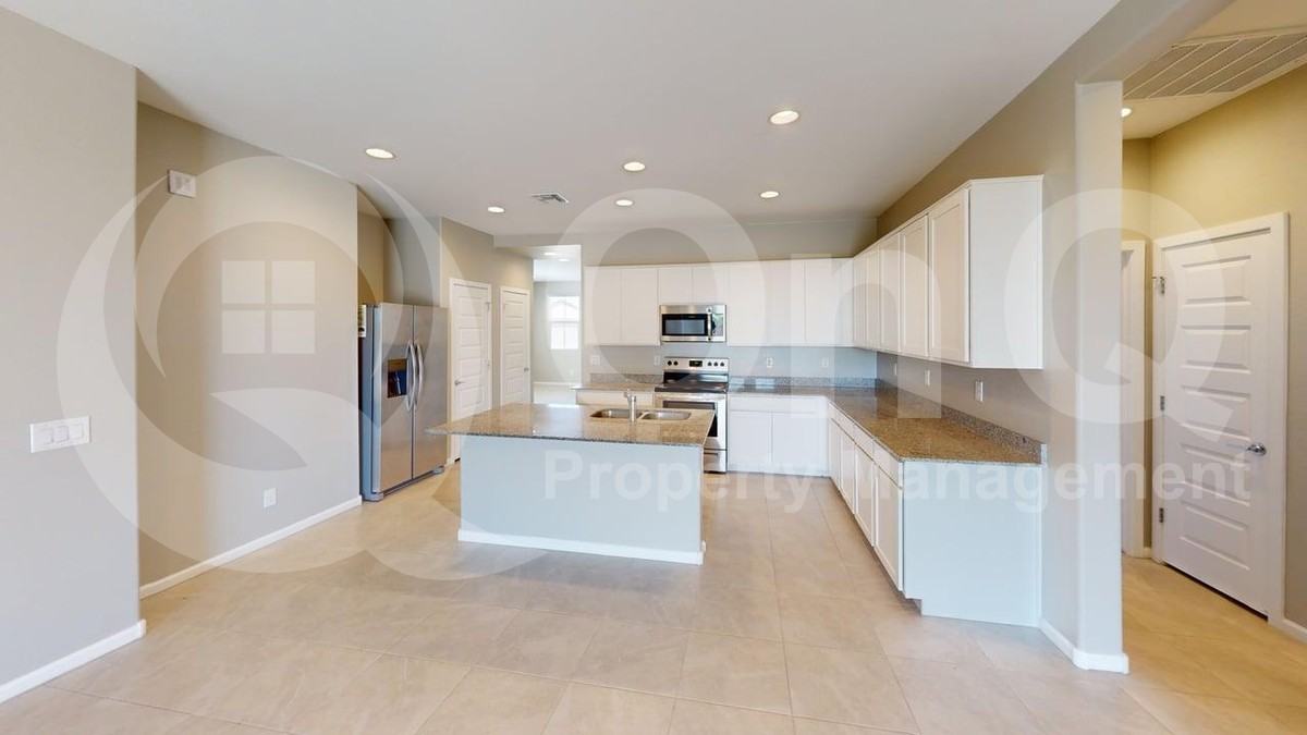 12219 E Wallflower Ln - Photo 2 of 36