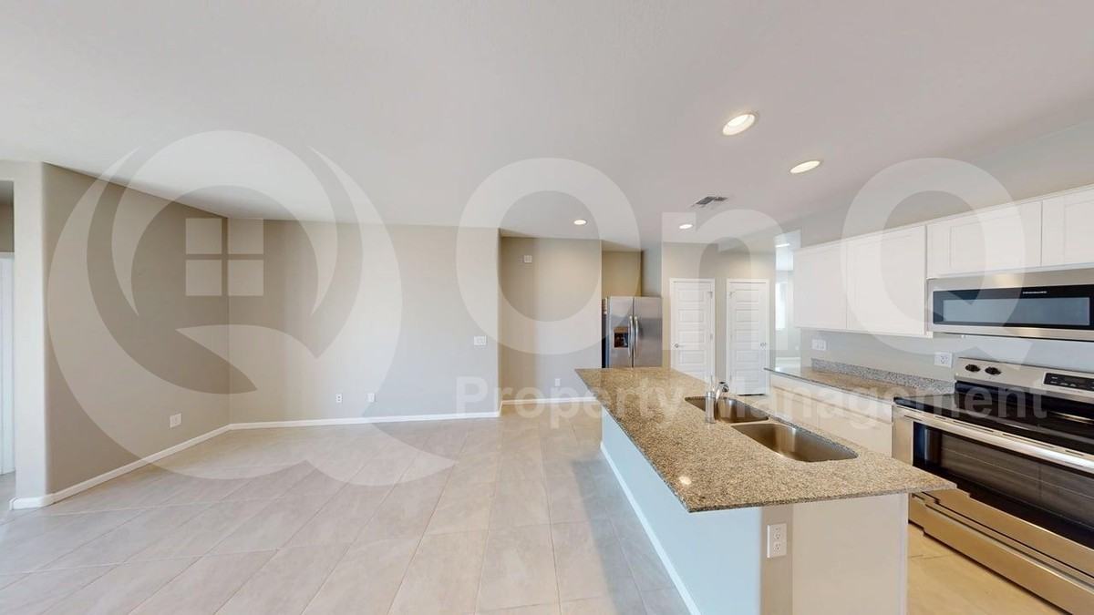 12219 E Wallflower Ln - Photo 3 of 36