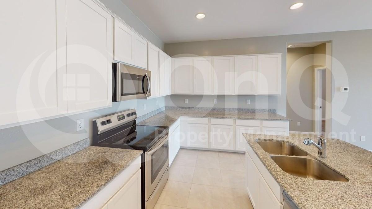 12219 E Wallflower Ln - Photo 5 of 36