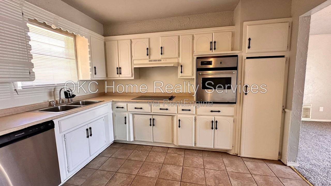 8417 S Villa Ave - Photo 5 of 18