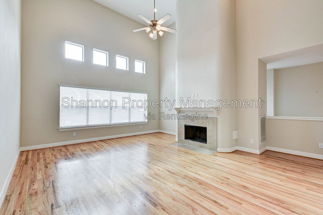 650 Westcross St #35 - Photo 4 of 27