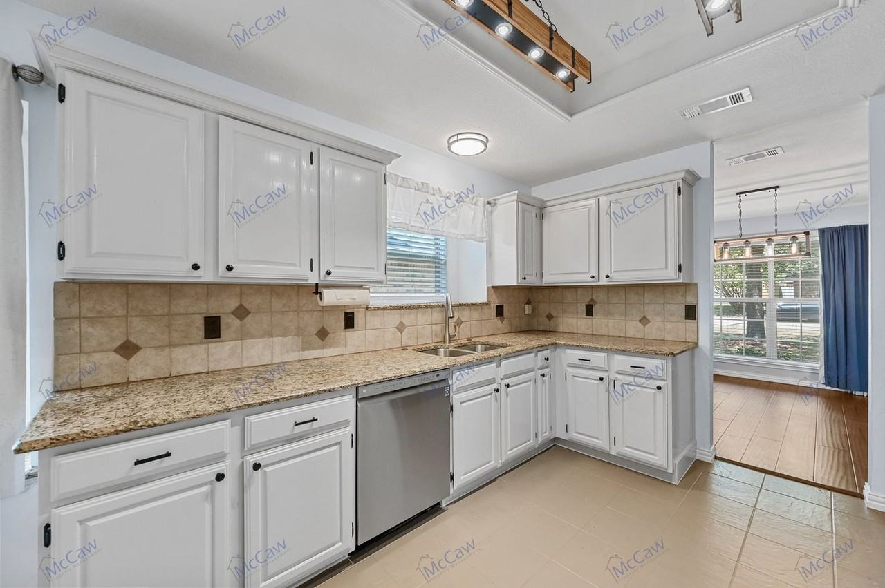 7136 Vinland St - Photo 6 of 24