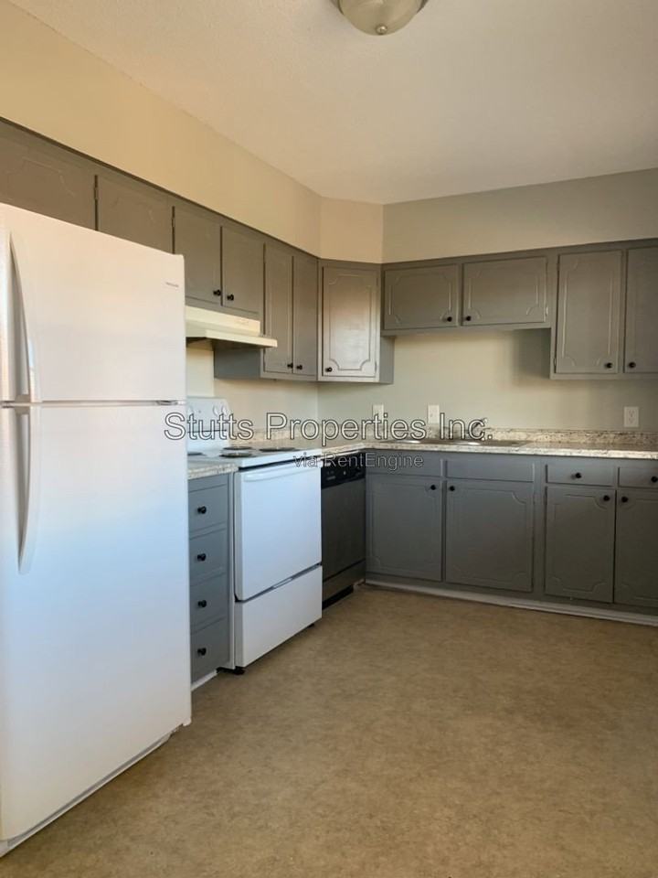 1975 Darby Dr #A6 - Photo 2 of 9