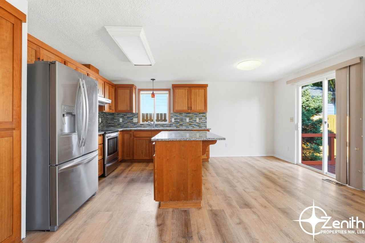 15608 Ne 44th St - Photo 4 of 40