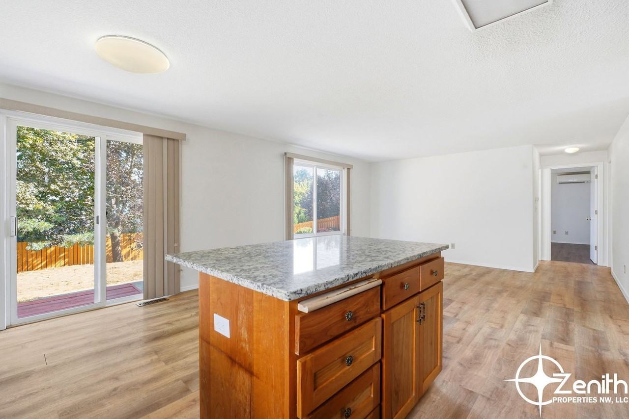 15608 Ne 44th St - Photo 5 of 40
