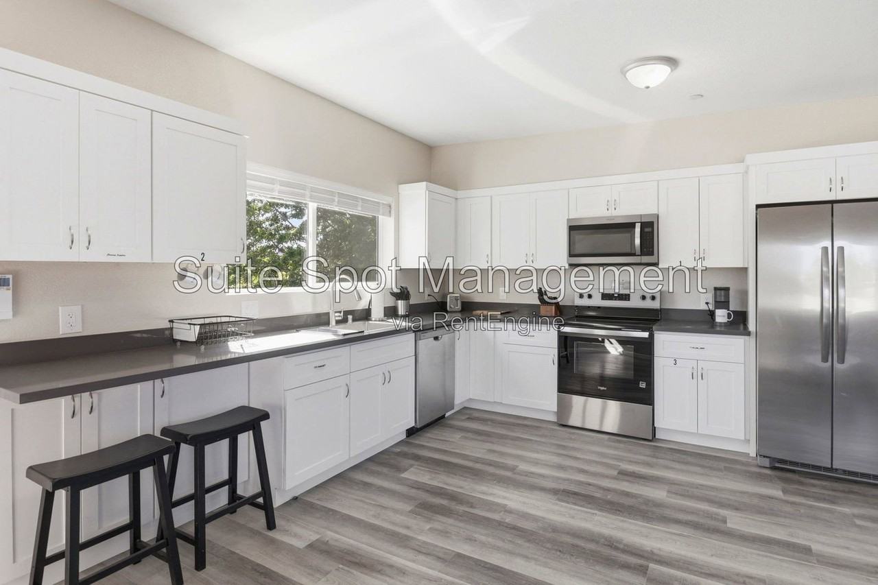 160 Harrison Ave #B1 - Photo 5 of 48