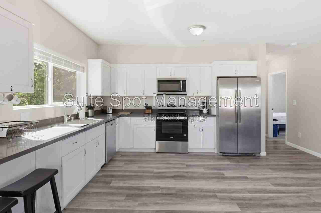 160 Harrison Ave #B1 - Photo 6 of 48