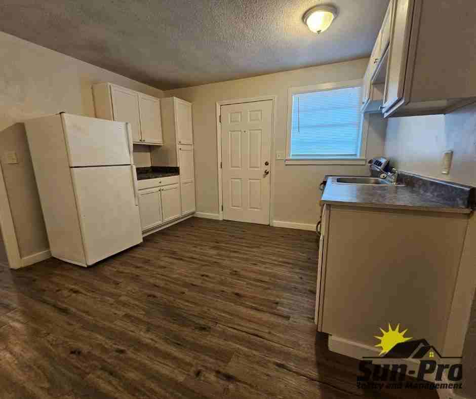 708 Georgia St #4 - Photo 3 of 10