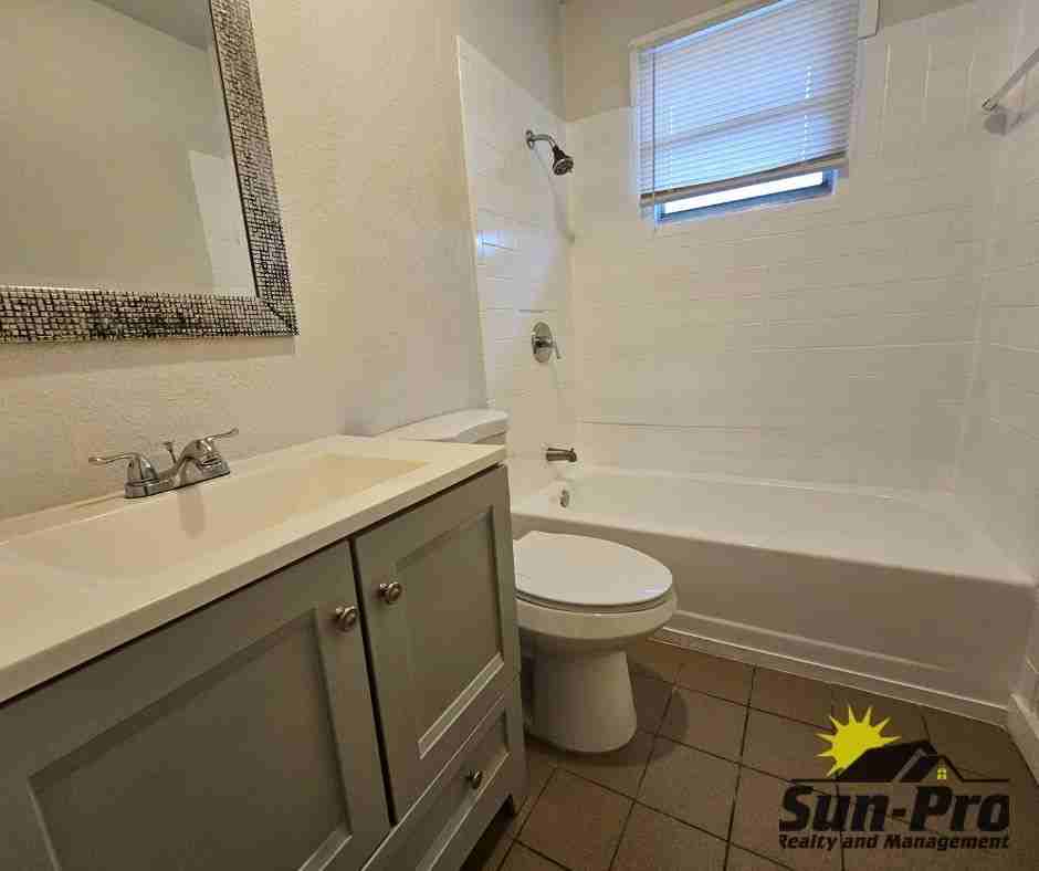 708 Georgia St #4 - Photo 5 of 10
