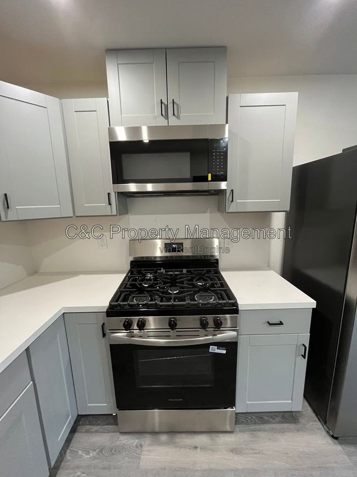 6628 Helen Ct #B - Photo 3 of 15