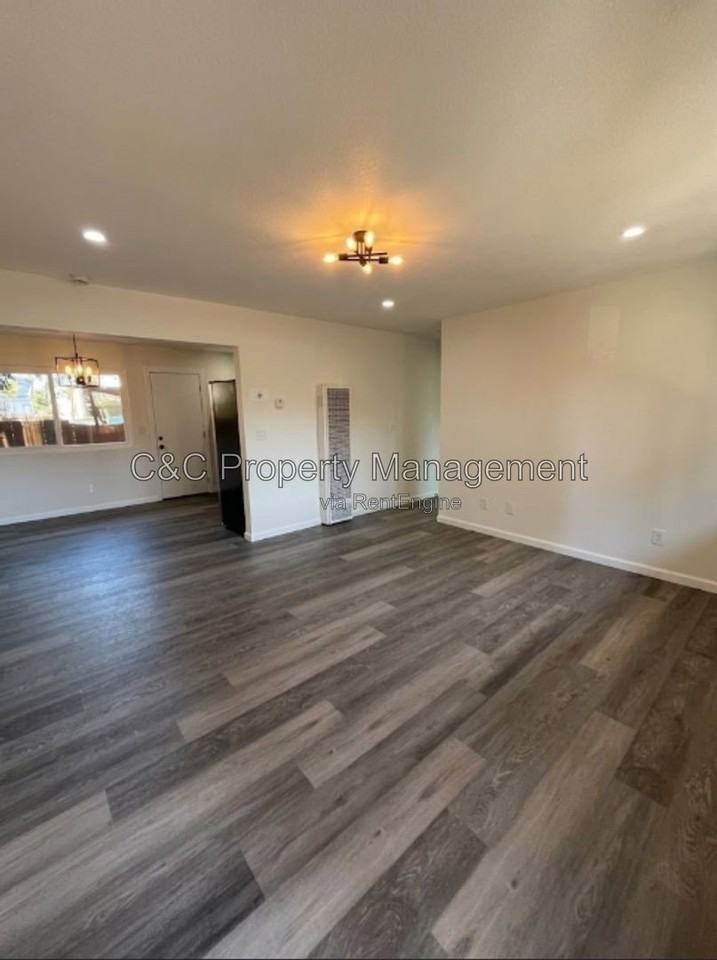 6628 Helen Ct #B - Photo 5 of 15