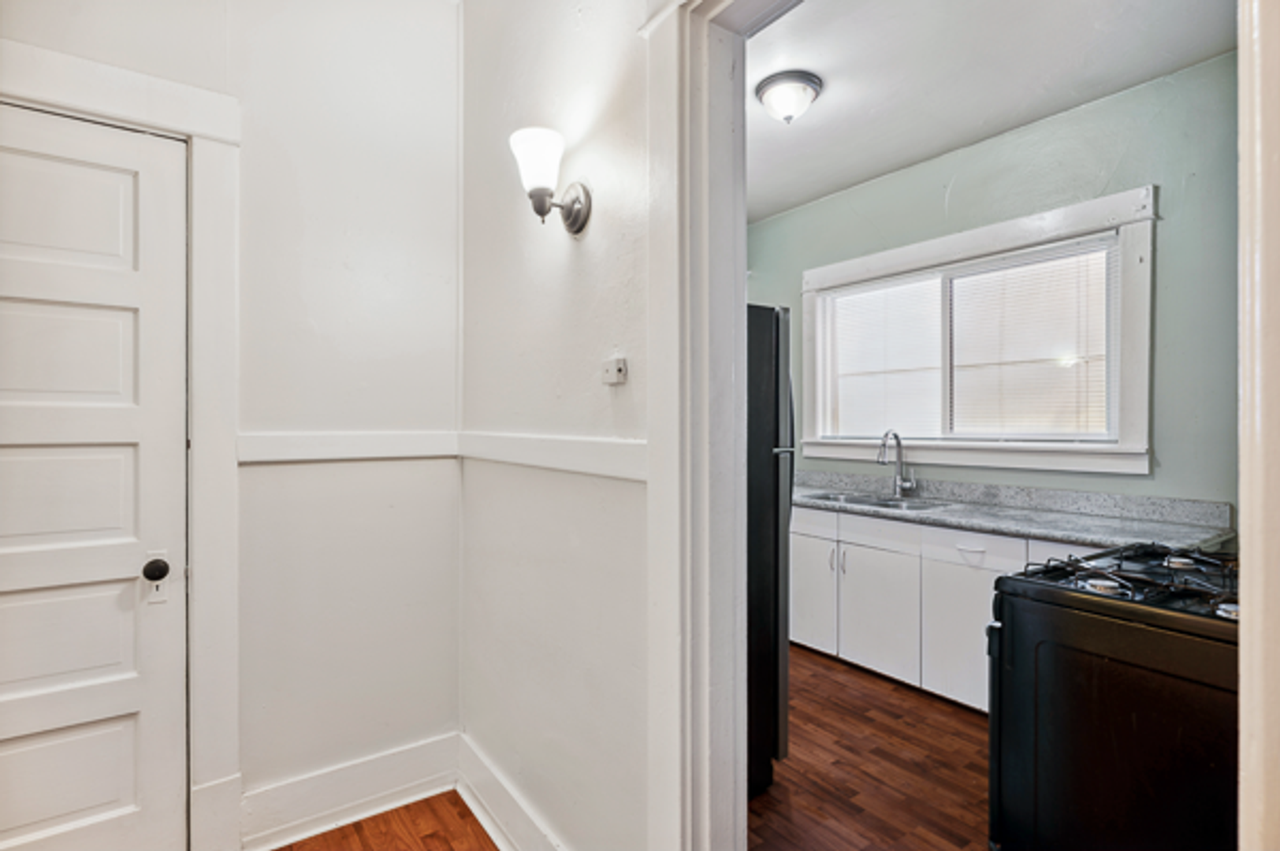 Uptowner Apartments - Photo 3 of 11