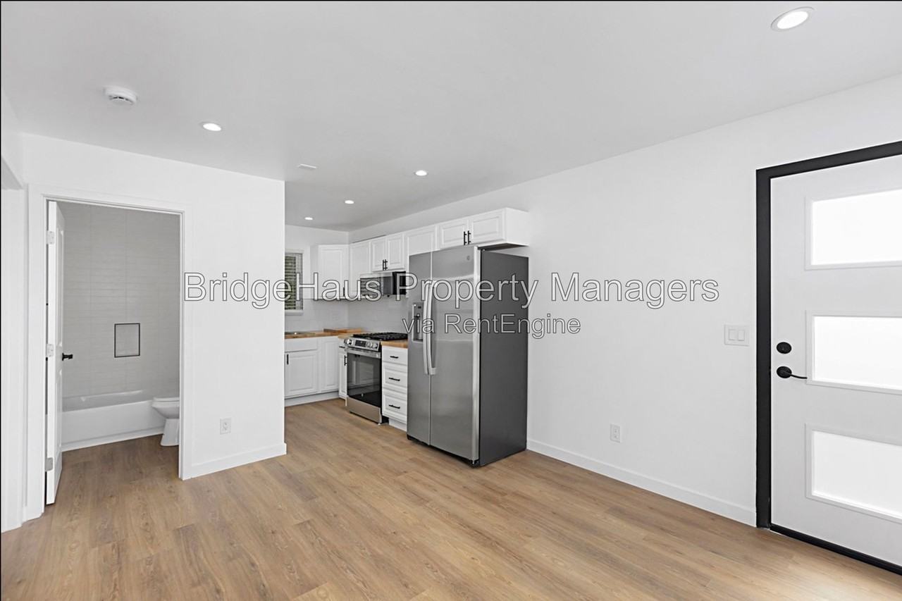 4656 Santa Monica Ave - Photo 7 of 21