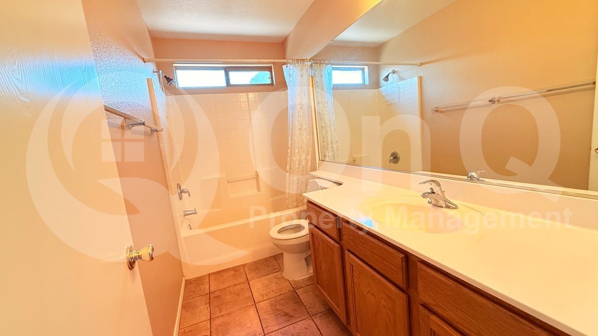 7568 W Oregon Ave - Photo 6 of 27