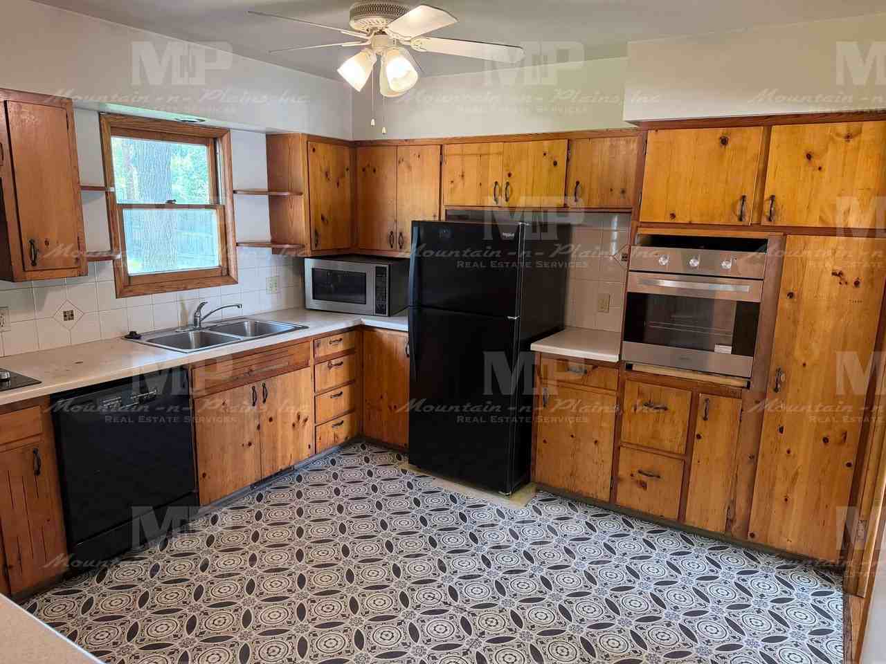 1321 Lakewood Dr - Photo 7 of 22