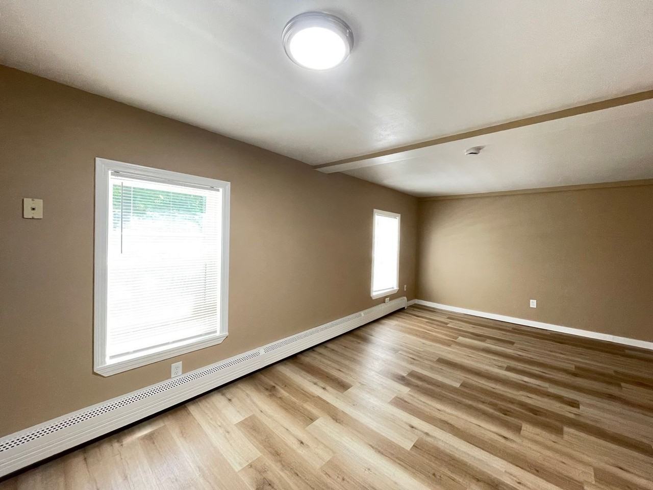 98 Main St #5 - Photo 3 of 10