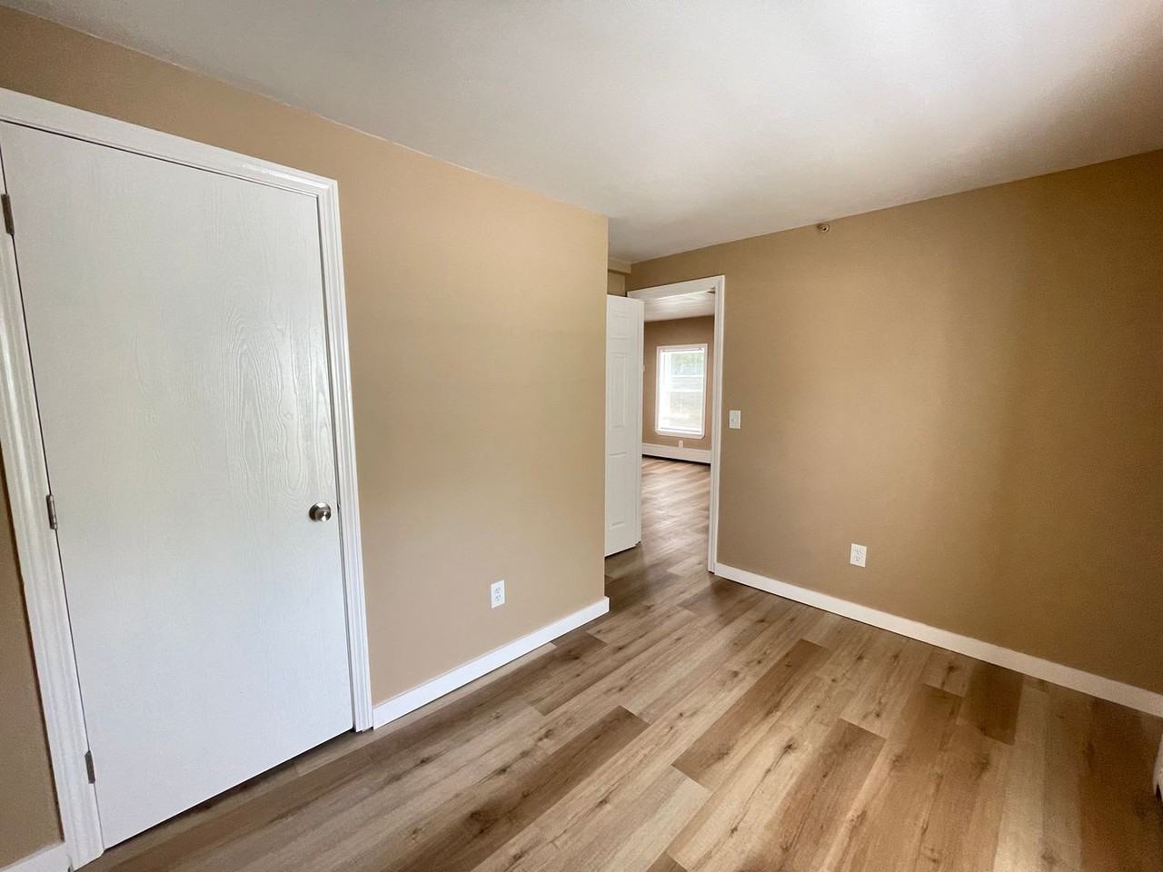 98 Main St #5 - Photo 7 of 10