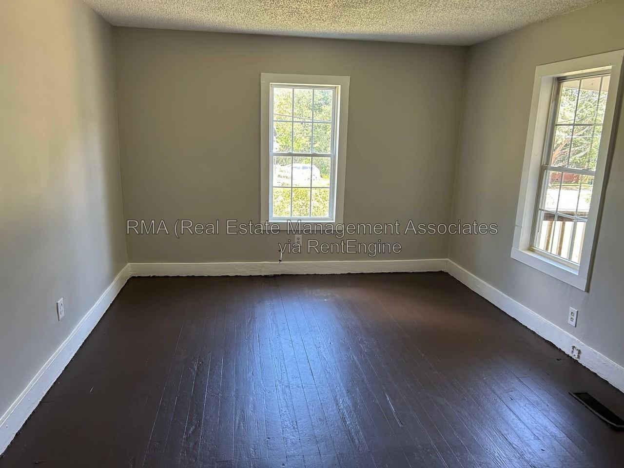 247 Spring St - Photo 5 of 6