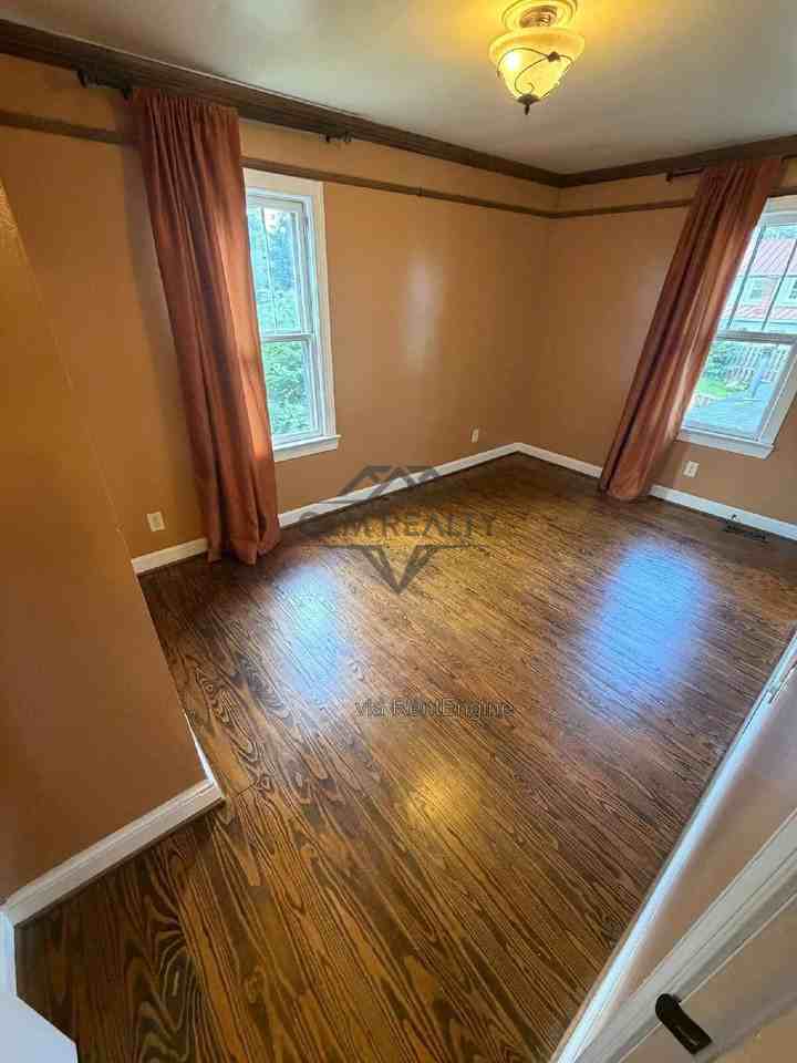 228 Charles St - Photo 4 of 22