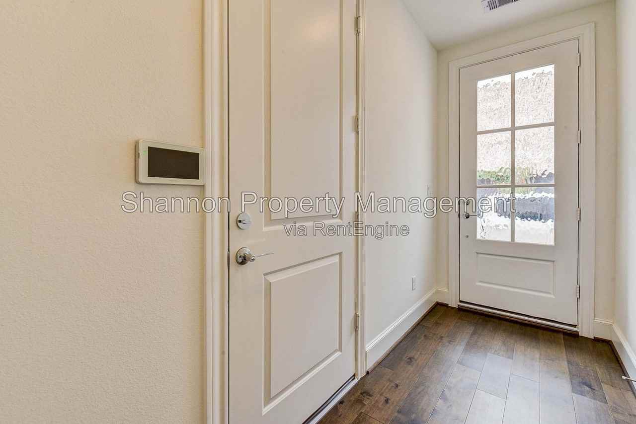 2724 Dolce Oaks Dr - Photo 4 of 25
