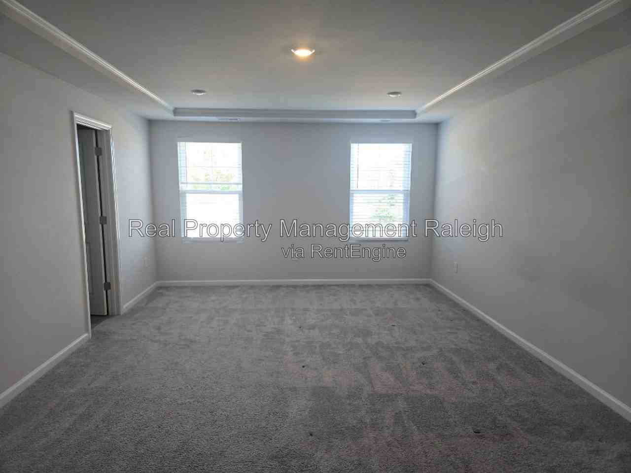 1029 Aberleigh Ln - Photo 4 of 16