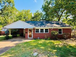 featured image of 929 Parkwood Dr