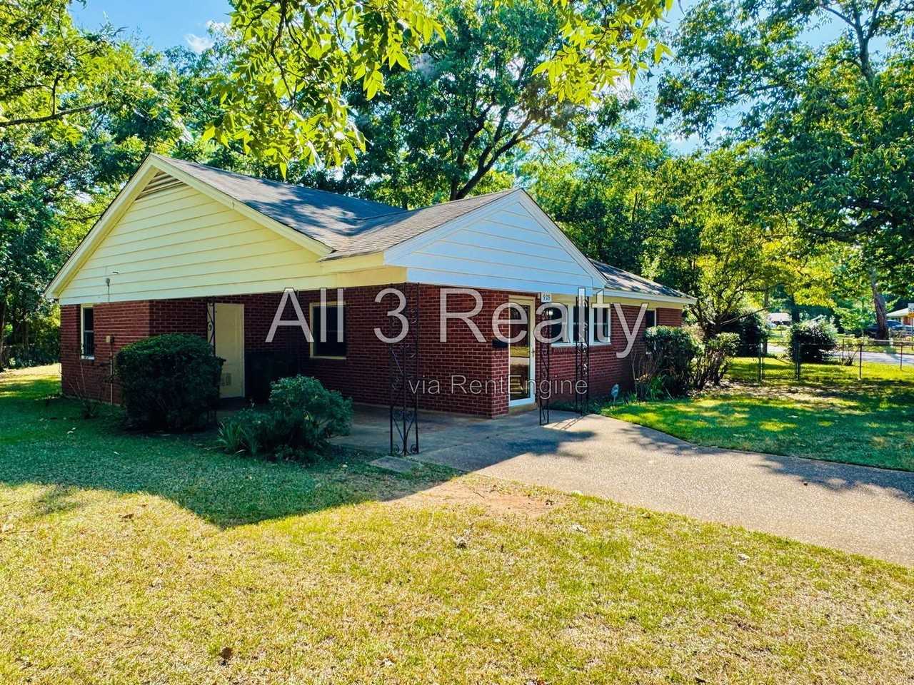 929 Parkwood Dr - Photo 3 of 29