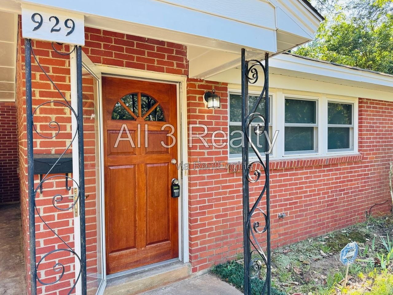 929 Parkwood Dr - Photo 5 of 29