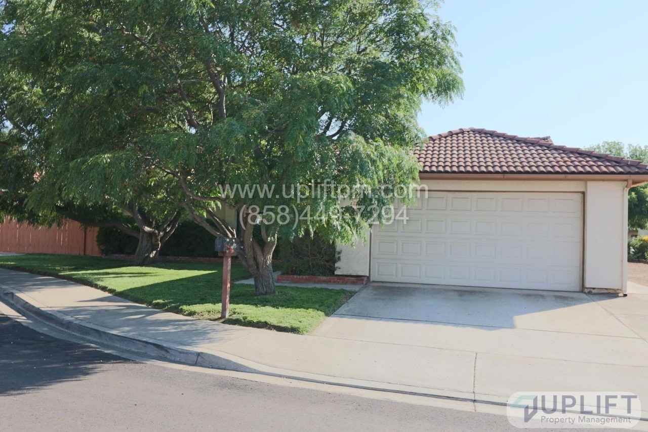 515 La Haina Pl - Photo 3 of 21
