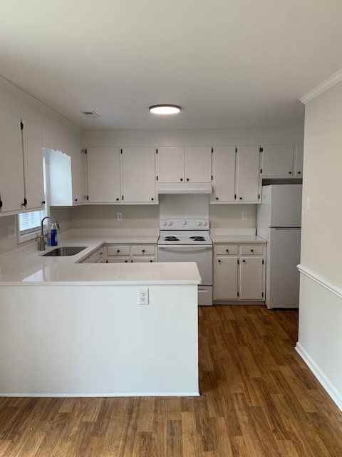 3975 Sterling Pointe Dr - Photo 4 of 19