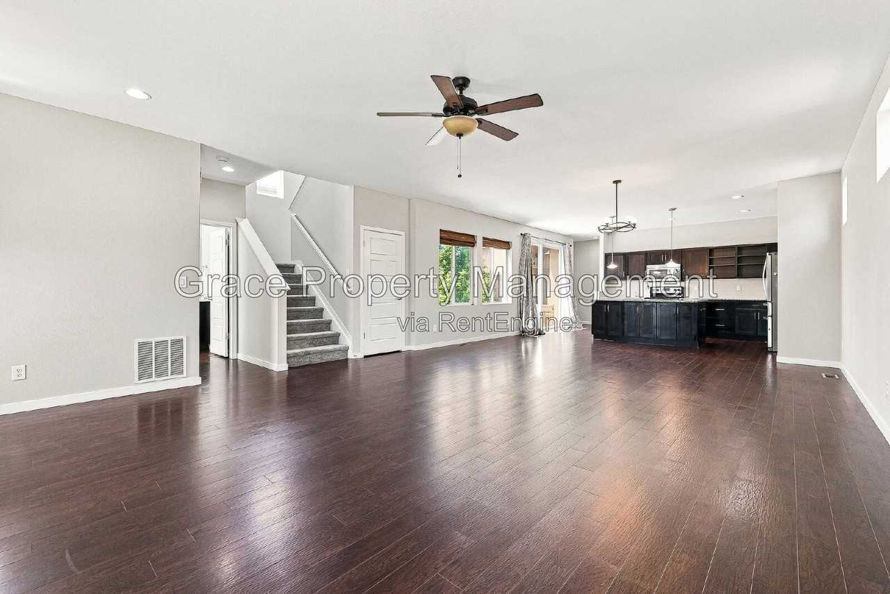 10229 Southlawn Cir - Photo 6 of 29