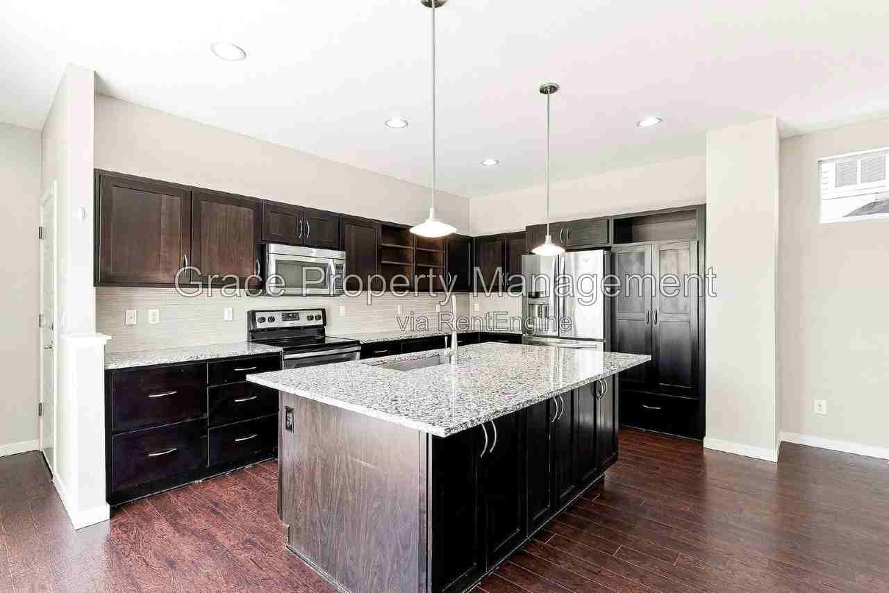 10229 Southlawn Cir - Photo 7 of 29