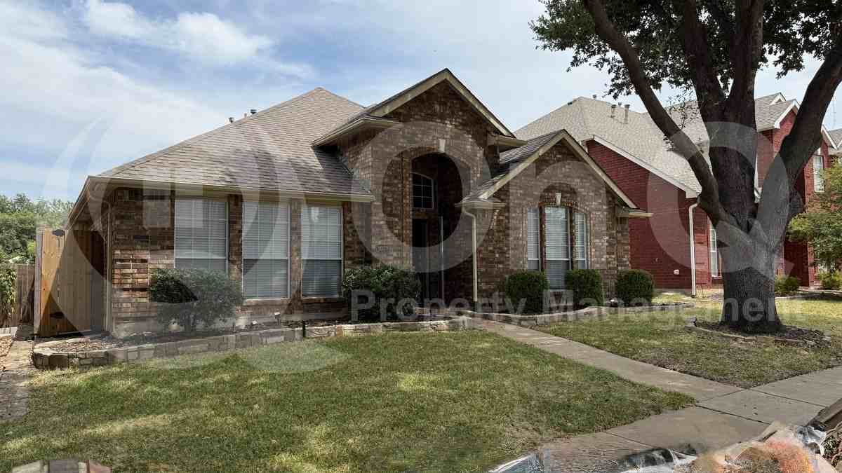 1629 Bennington Dr - Photo 3 of 25