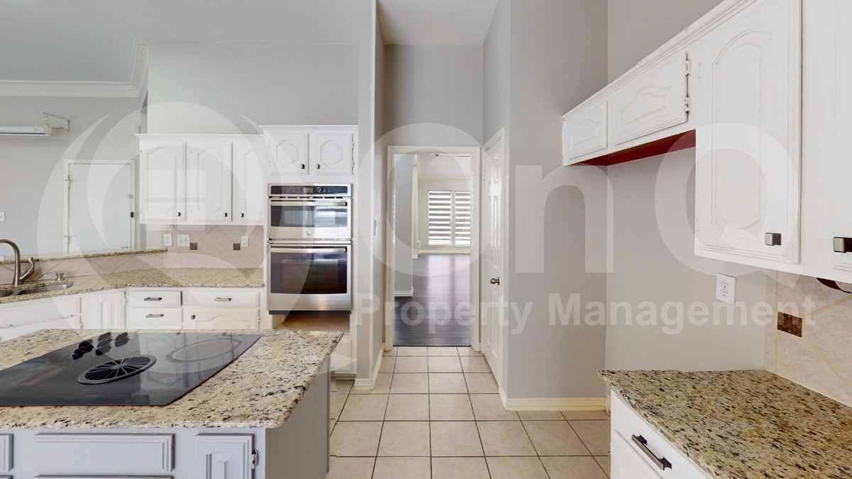 1629 Bennington Dr - Photo 4 of 25