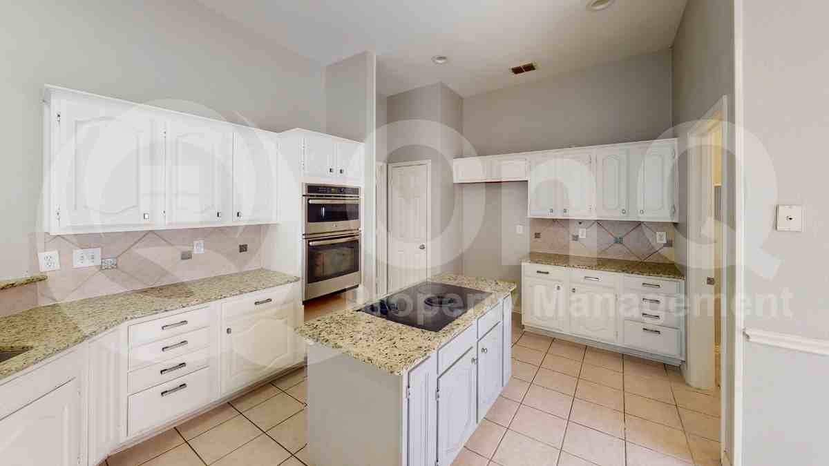 1629 Bennington Dr - Photo 5 of 25