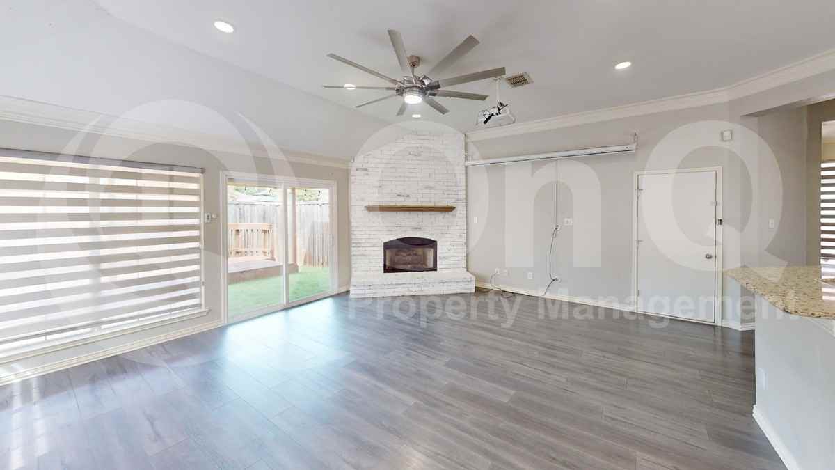 1629 Bennington Dr - Photo 6 of 25