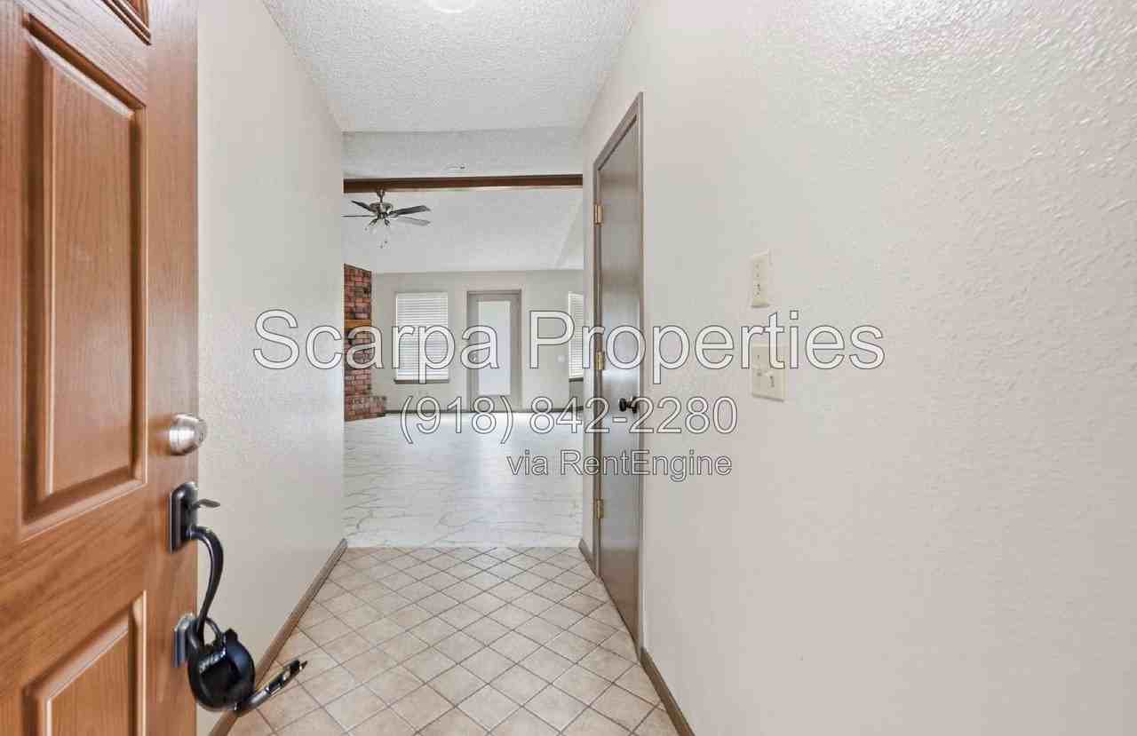 1105 W Vicksburg Pl - Photo 4 of 20
