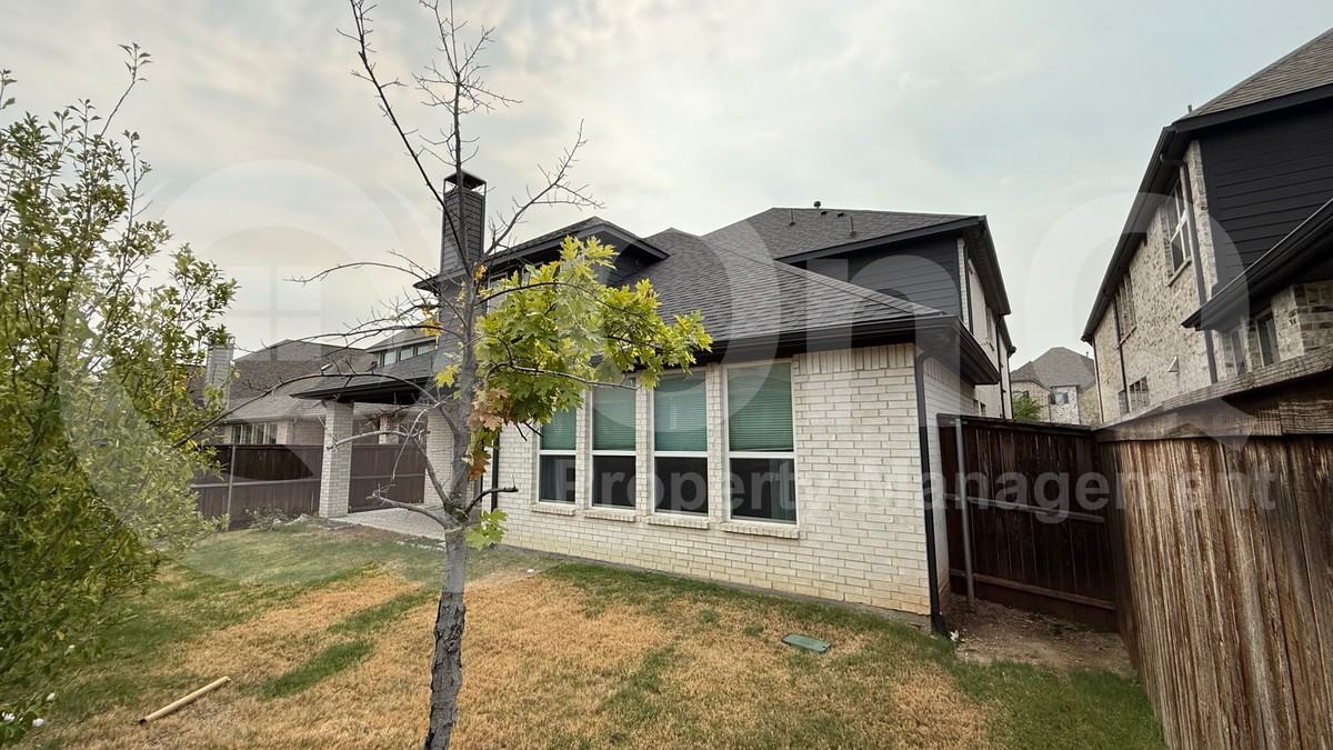 4432 Tall Knight Ln - Photo 4 of 7