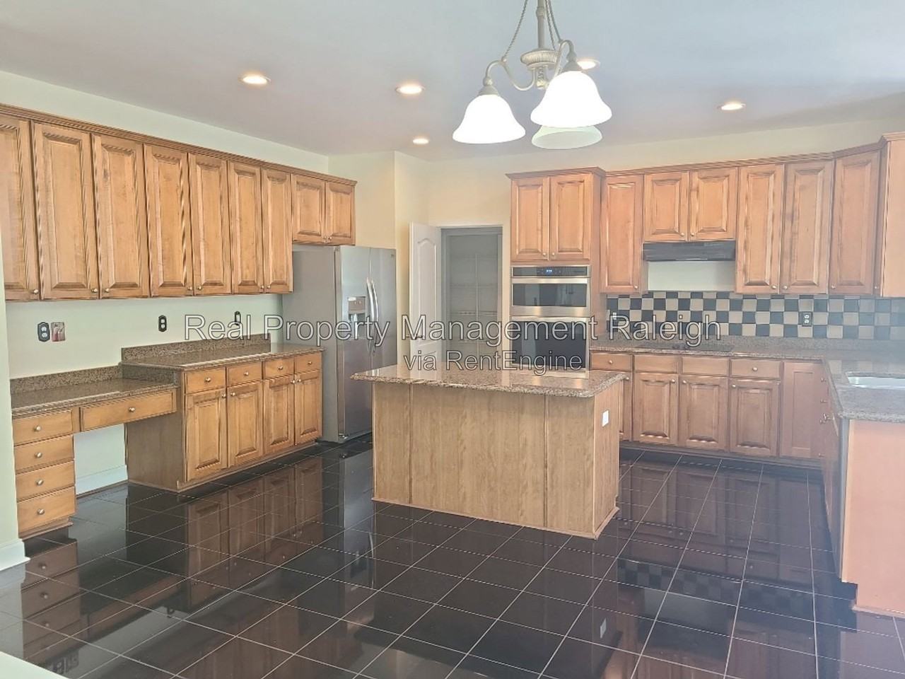 7801 Kensington Manor Ln - Photo 3 of 20