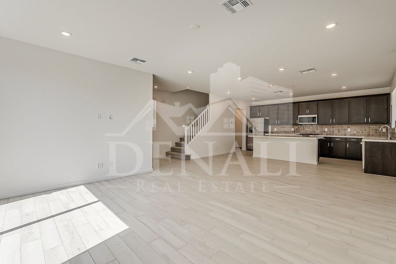 2434 W Rowel Rd - Photo 4 of 40