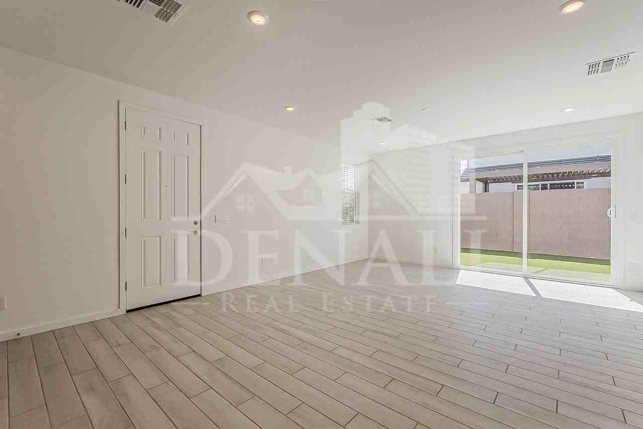 2434 W Rowel Rd - Photo 6 of 40