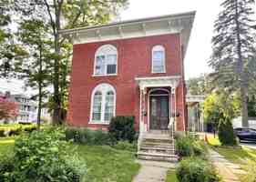 featured image of 210 Locust St #1