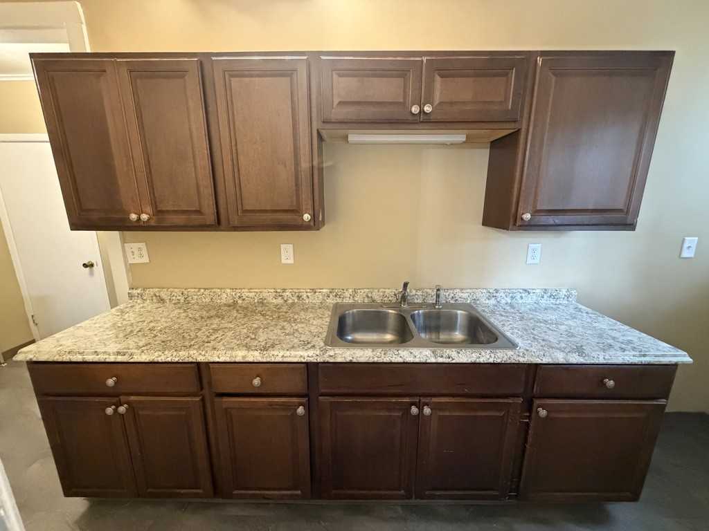 210 Locust St #1 - Photo 5 of 23