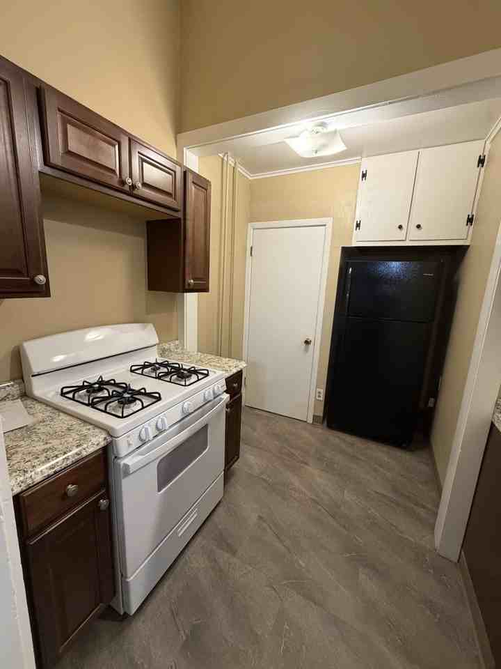 210 Locust St #1 - Photo 6 of 23