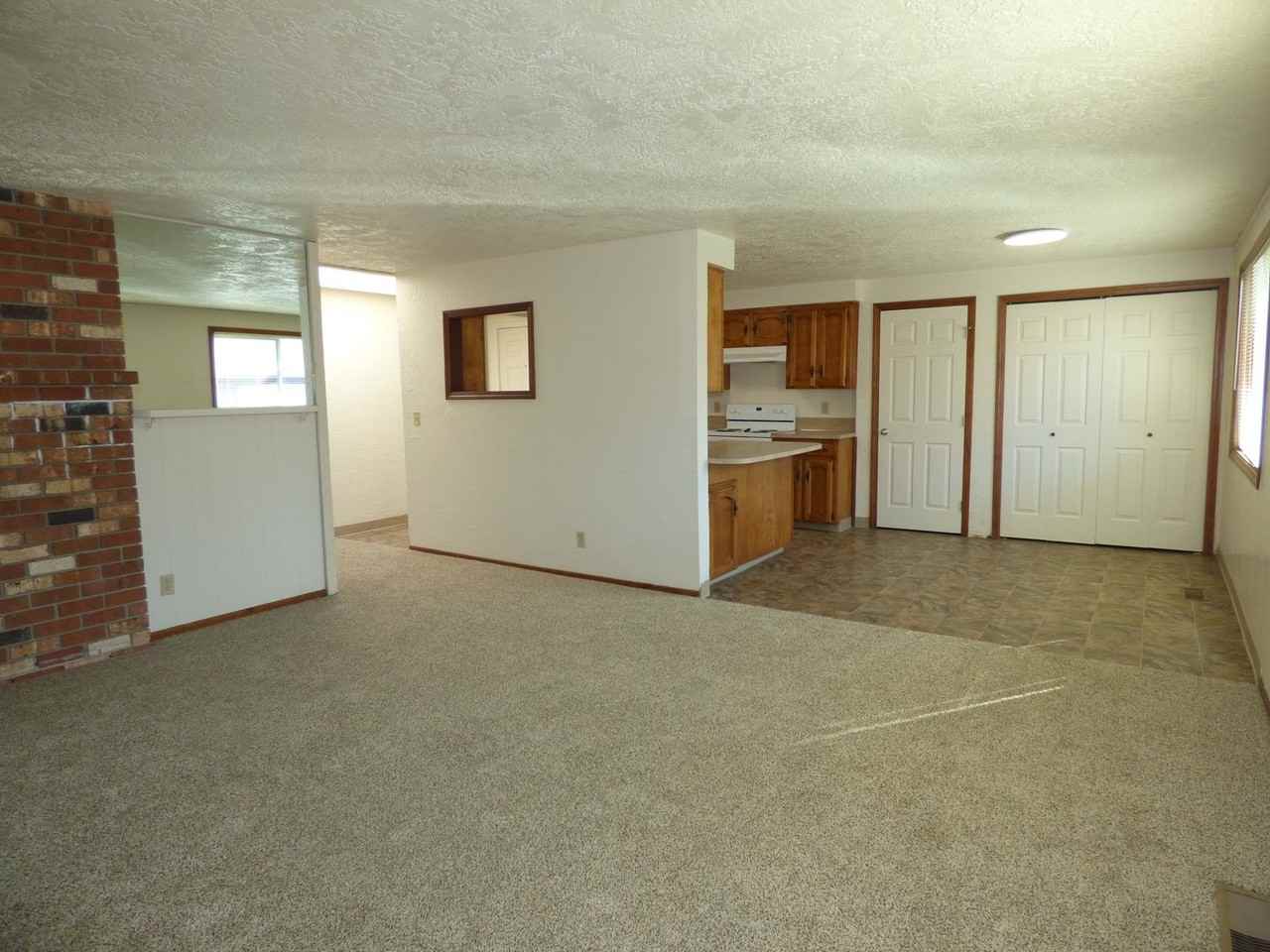 2081 Elmwood Dr S - Photo 3 of 50