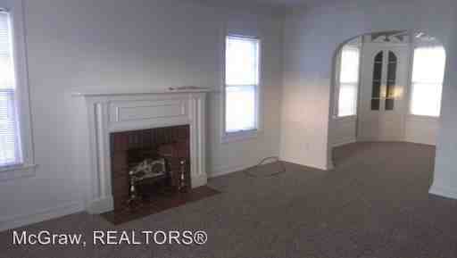 1561 S Gillette Ave - Photo 3 of 17