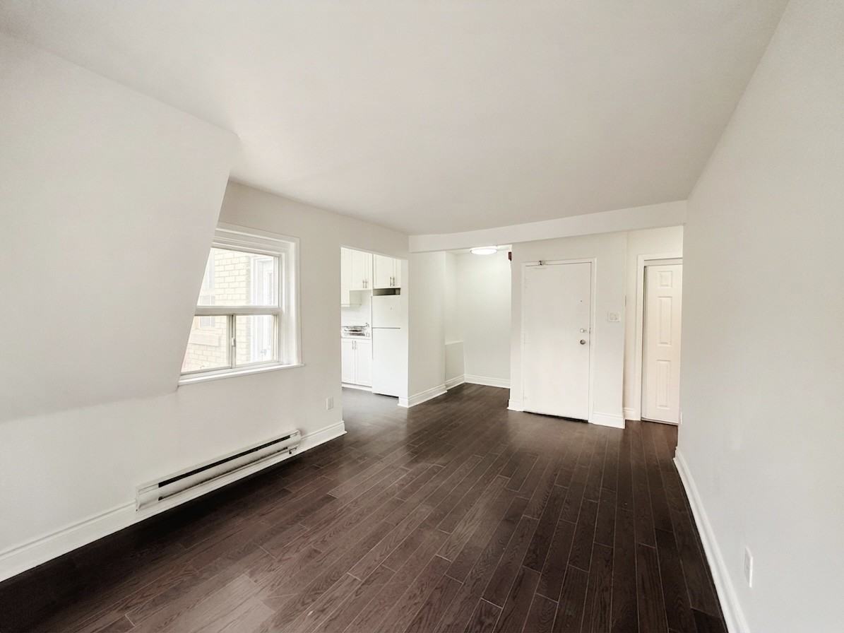 181 Gerrard St E #301 - Photo 3 of 26
