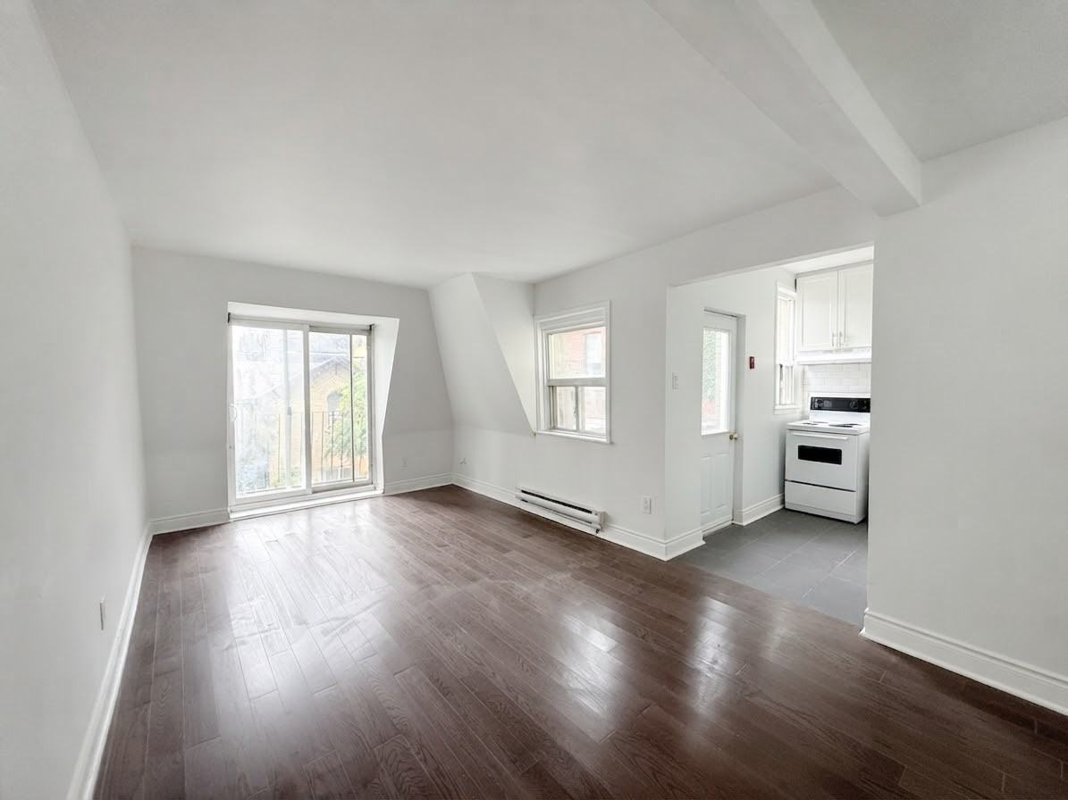 181 Gerrard St E #301 - Photo 4 of 26