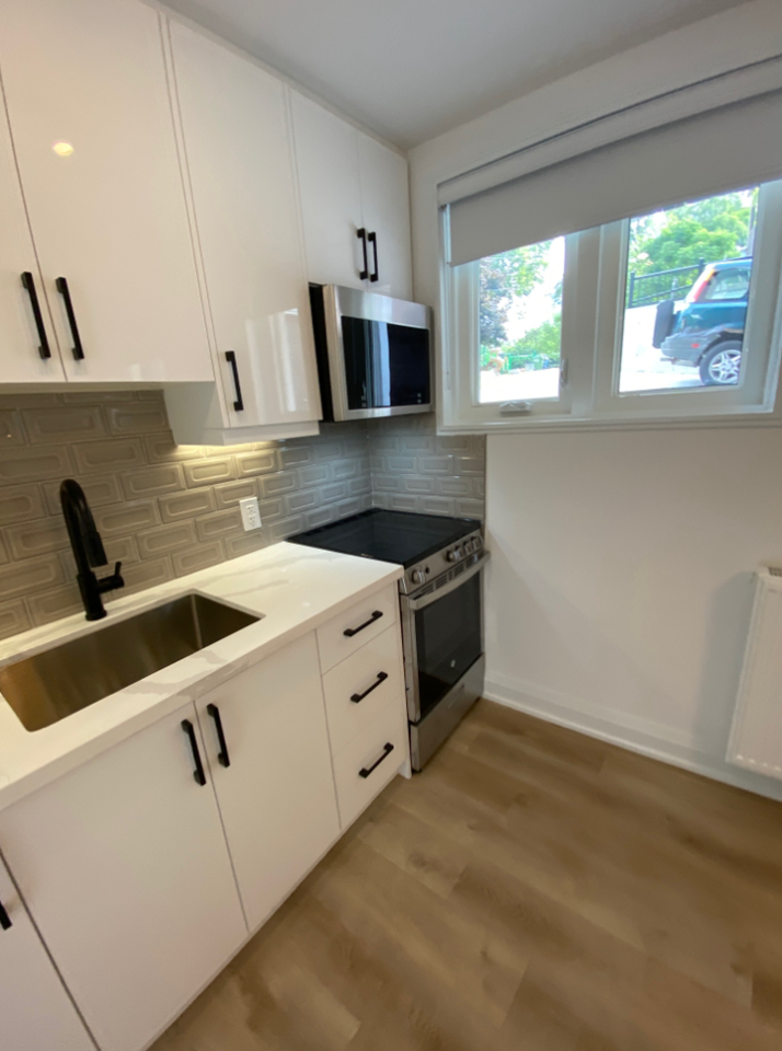 2520 Bloor St W #23 - Photo 3 of 22